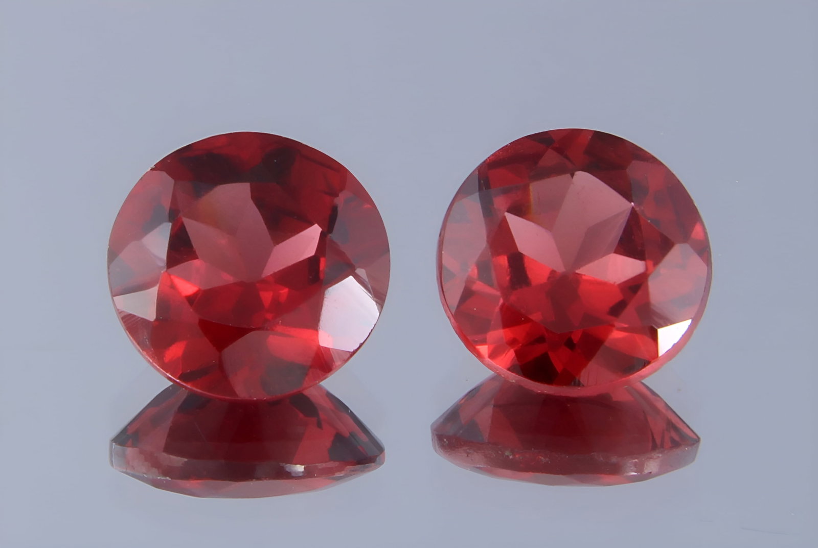 Fabulous " Natural Pyrope Almandine Garnet " 1.67 Cts Natural Pyrope Almandine Garnet Pair: Gemstone : Natural Almandine Garnet Shape and cut : Round Cut Origin : Africa Weight : 1.67 carats Dimensions: 6x6 mm Color : Red Number of Stone : 2 Transparency: Transparent Treatment : No Clarity :