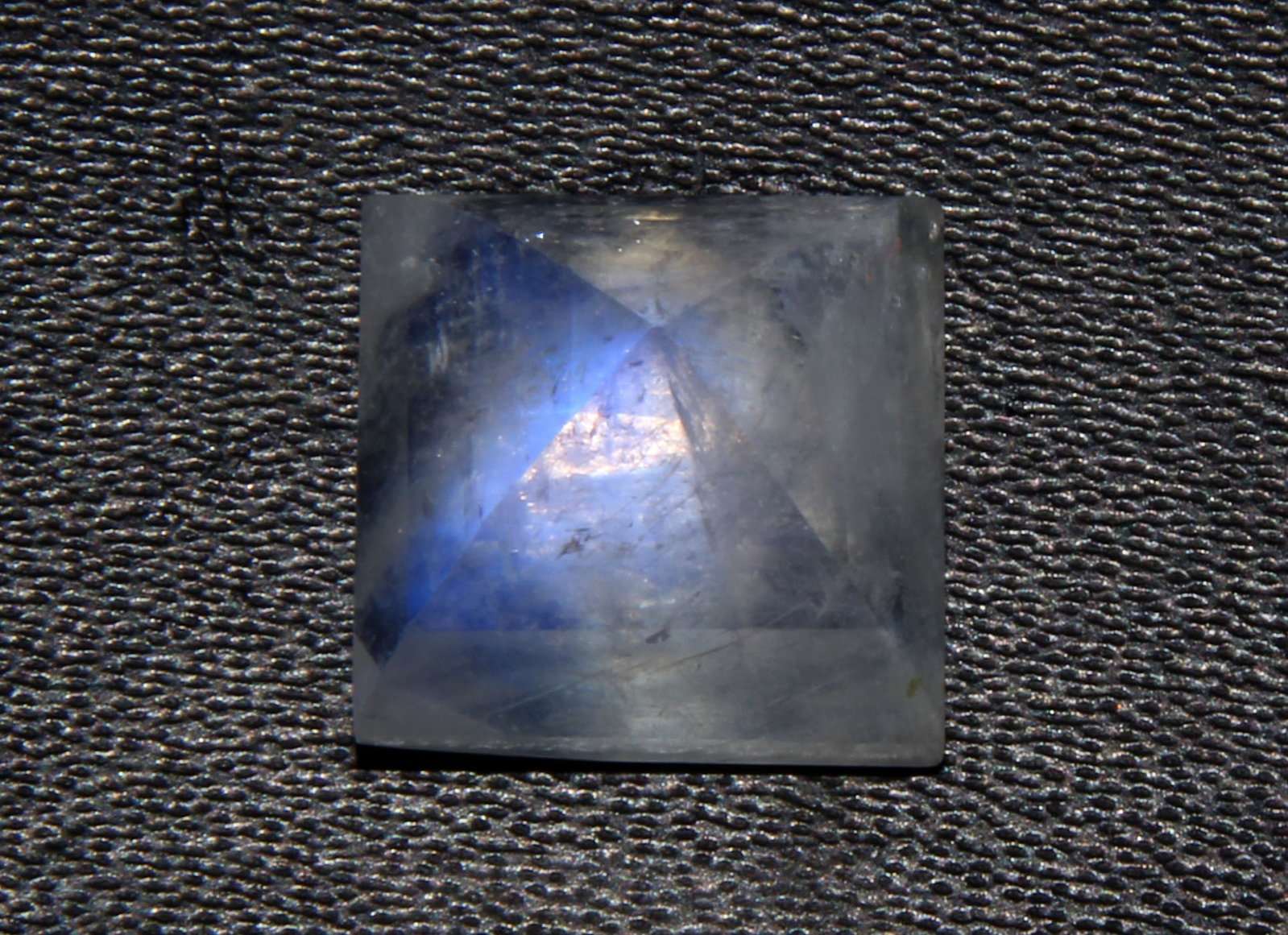 Delightful " Natural Rainbow Moonstone " 6.27 Cts Natural Rainbow Moonstone: Gemstone : Natural Rainbow Moonstone Shape : Square Cut Weight : 6.27 carats Dimensions: 10x10 mm Color : White Transparency : Opaque Treatment : None Origin : India Clarity : VVS Shipping-: Flat rate
