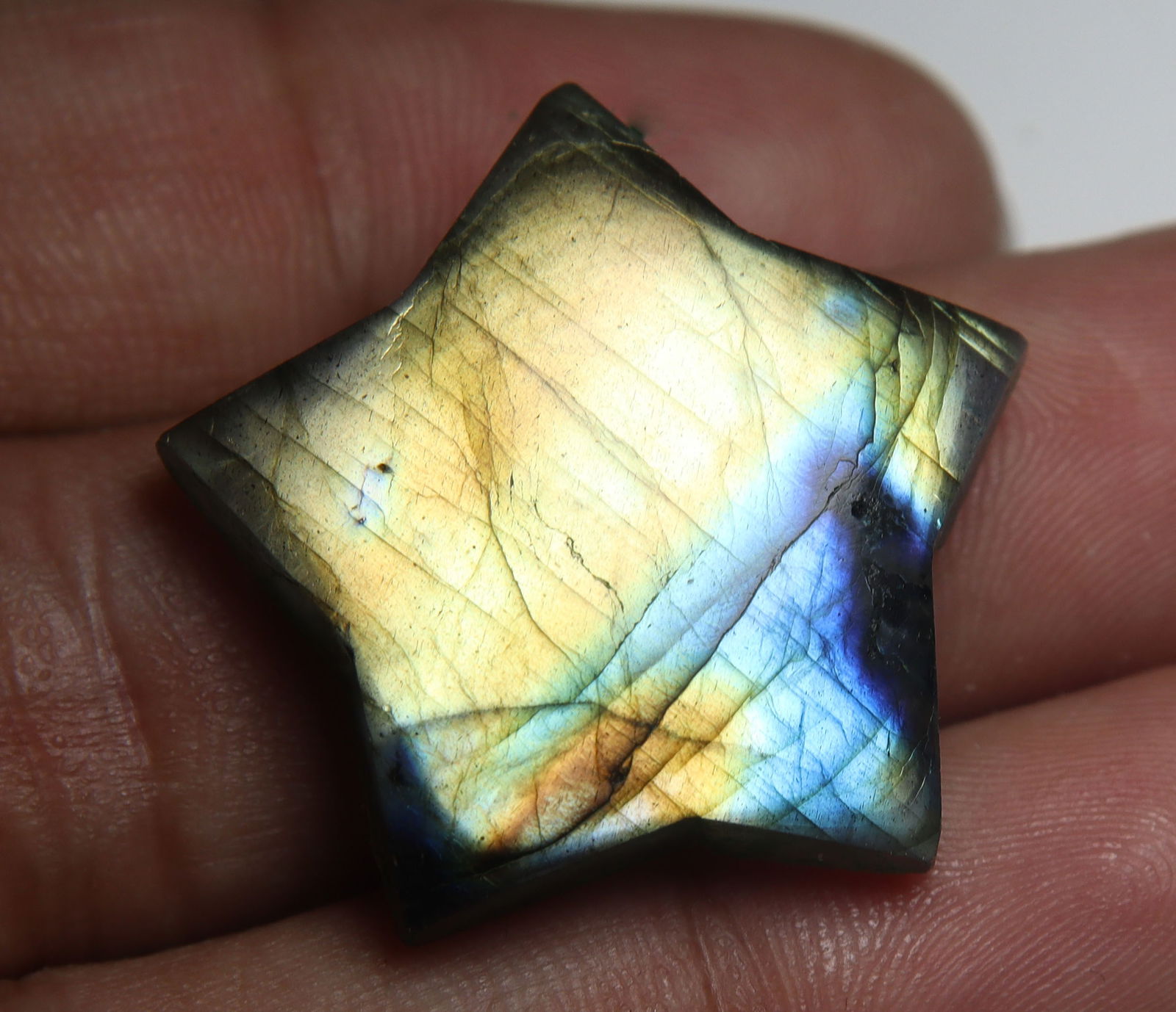 Beautiful " Natural Labradorite " 41.03 Cts Natural Labradorite: Gemstone : Natural Labradorite Shape : Star Shape Cabochan Weight : 41.03 carats Dimensions: 25x25 mm, Color : Black Transparency : Opaque Treatment : None Origin : India Shipping-: Flat rate of $7.00