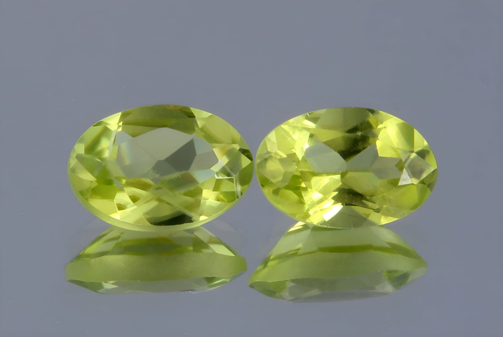 Gourgeous " Natural Peridot" 1.17 Cts Natural Peridot Pair (1 of 5)
