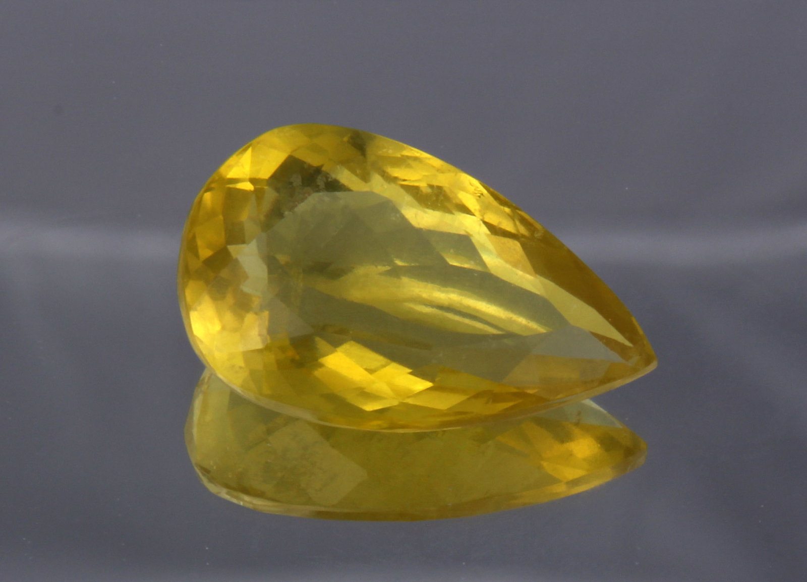 Beautiful " Natural Lemon Quartz " 12.16 cts Natural Lemon Quartz: Gemstone: Natural Lemon QuartzOrigin: Africa Weight : 12.16 caratsMeasurements: 21x13 mm, Shape / Cut : Pear Cut Colour: Yellow Transparency: transparent Treatment : Nont: none Shipping-: Flat rate of