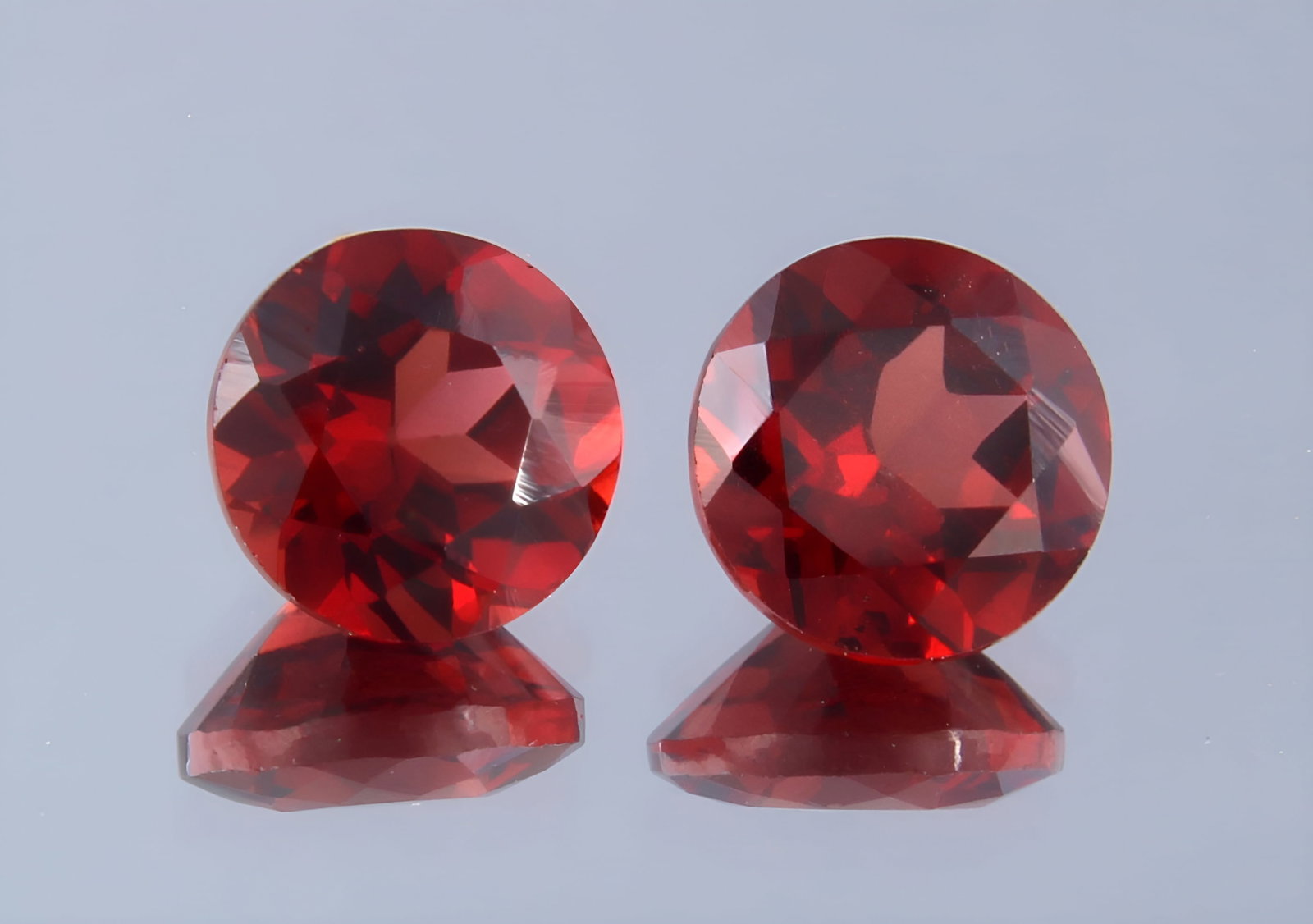 Marvellous " Natural Pyrope Almandine Garnet " 1.17 Cts Natural Pyrope Almandine Garnet Pair: Gemstone : Natural Almandine Garnet Shape and cut : Round Cut Origin : Africa Weight : 1.17 carats Dimensions: 5x5 mm Color : Red Number of Stone : 2 Transparency: Transparent Treatment : No Clarity :