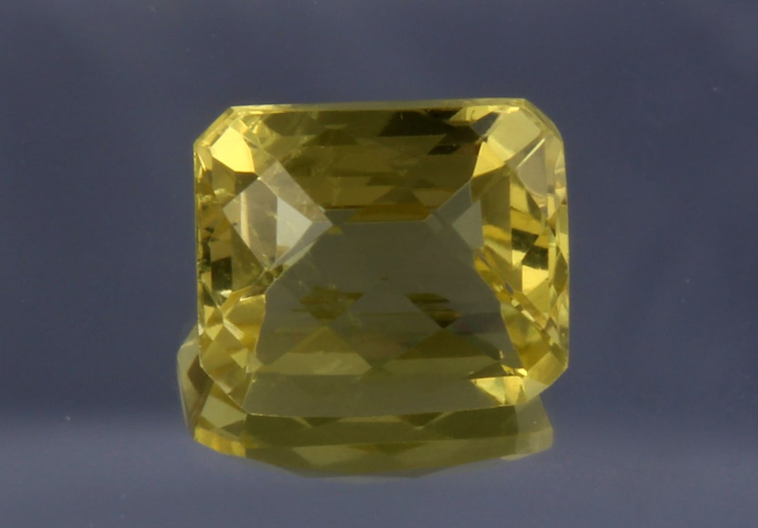 Beautiful " Natural Lemon Quartz " 5.58 cts Natural Lemon Quartz: Gemstone: Natural Lemon QuartzOrigin: Africa Weight : 5.58 caratsMeasurements: 11.18x9.60x7.25 mm, Shape / Cut : Rectengular Cut Colour: Yellow Transparency: transparent Treatment : Nont: none Shippin