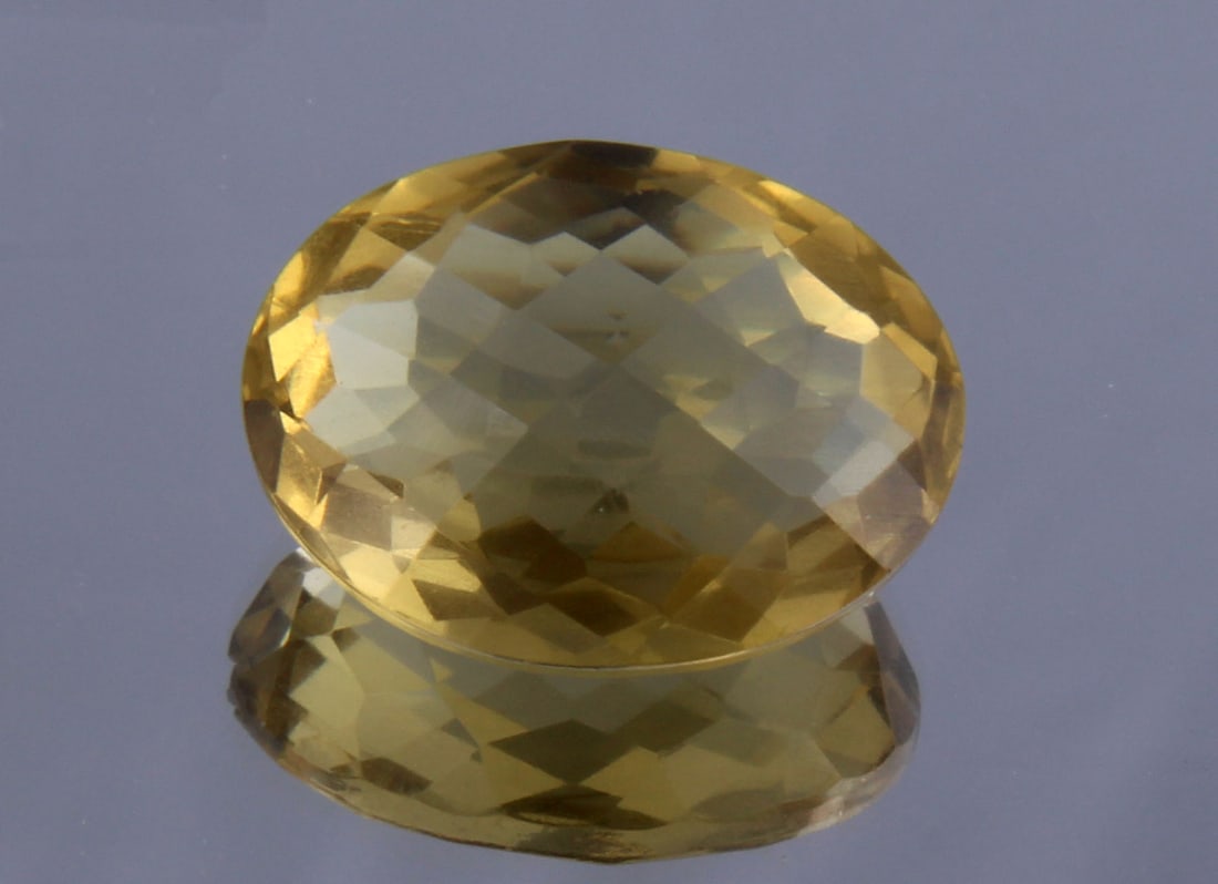 Beautiful " Natural Lemon Quartz " 12.14 cts Natural Lemon Quartz: Gemstone: Natural Lemon QuartzOrigin: Africa Weight : 12.14 caratsMeasurements: 18x14 mm, Shape / Cut : Oval Cut Colour: Yellow Transparency: transparent Treatment : Nont: none Shipping-: Flat rate of