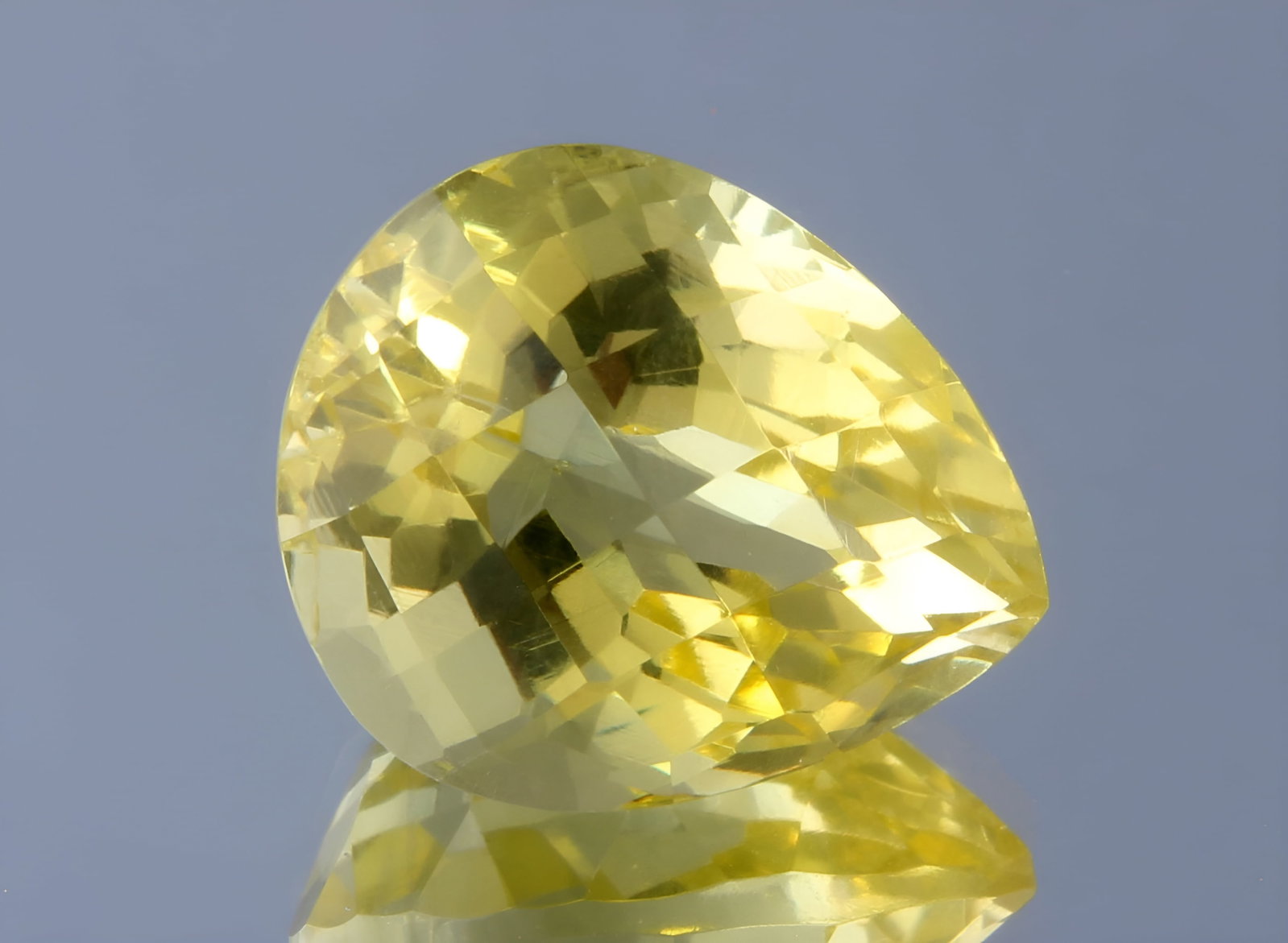 Wonderful " Natural Lemon Quartz " 4.85 cts Natural Lemon Quartz: Gemstone: Natural Lemon QuartzOrigin: Africa Weight : 4.85 caratsMeasurements: 12x10 mm, Shape / Cut : Pear Cut Colour: Yellow Transparency: transparent Treatment : Nont: none Shipping-: Flat rate of 