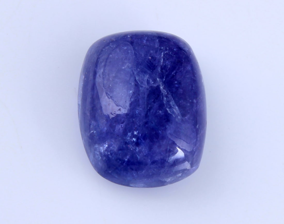 Delightful " Natural Tanzanite " 10.00 Cts Natural Tanzanite: Gemstone : Natural Tanzanite Origin: Tanzania Weight : 10.00 carats Dimensions : 13.52x10.92x6.68 mm Shape/Cut: Rectengular Cabochan Color : Violet Transparency: transparent Treatment: none Shipping-: