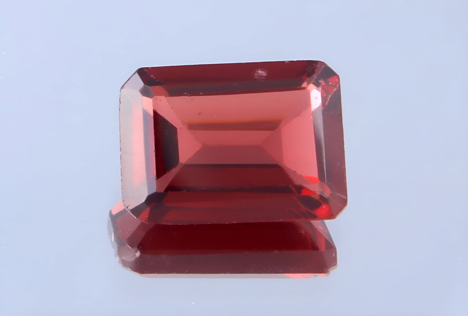 Gorgeous " Natural Pyrope Almandine Garnet " 1.17 Cts Natural Pyrope Almandine Garnet: Gemstone : Natural Almandine Garnet Shape and cut : Rectengular Cut Origin : Africa Weight : 1.17 carats Dimensions: 7x5 mm Color : Red Transparency: Transparent Treatment : No Clarity : VVS Shipping-