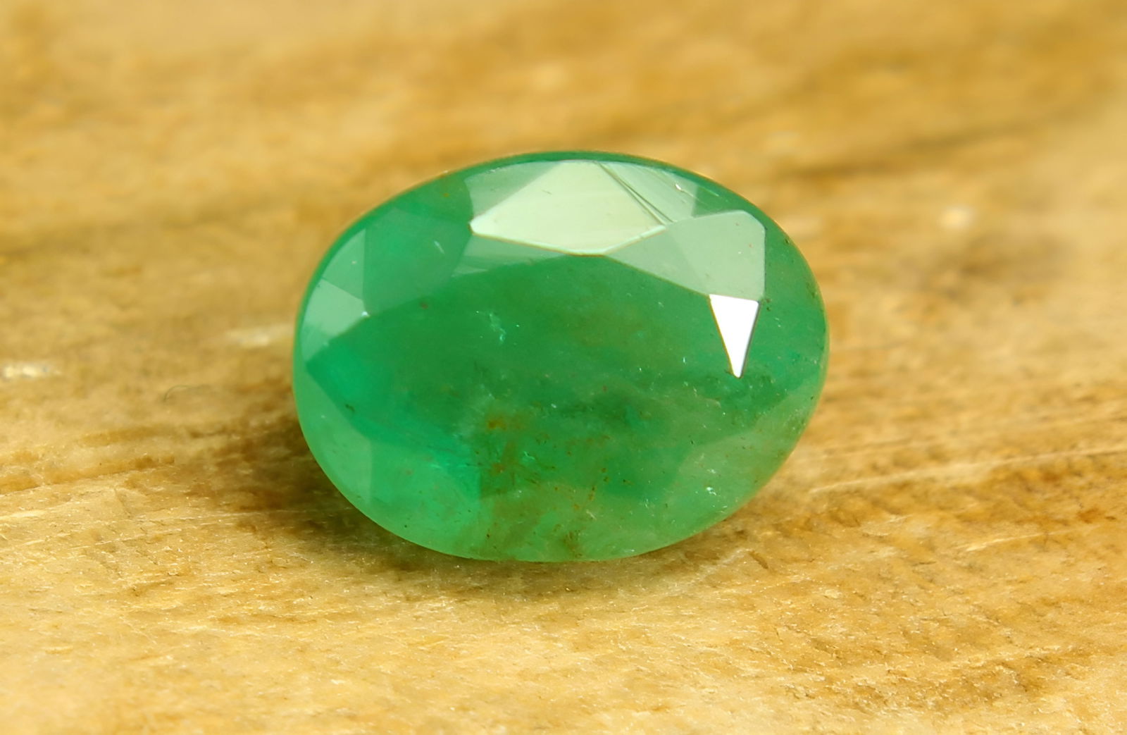 Magnificent "Natural Zambia Emerald" 1.75 Cts Natural Emerald: Gemstone : Natural Emerald Origin : Zambia Weight : 1.75 carat total Dimensions : 8x6 mm, Shape / Cut : Oval Cut Color : Green Transparency : Transparent Clarity Some Natural Inclusions are Visible Tr