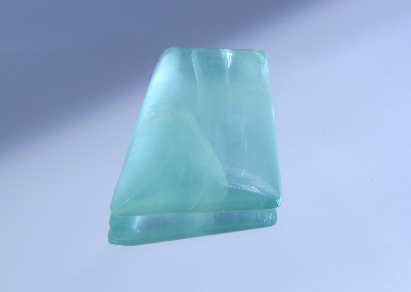 Stunning " Natural Aquamarine " 4.57 Cts Natural Aquamarine: Gemstone : Natural Aquamarine Origin : Africa Weight : 4.57 carats Dimensions : 11x10 mm Shape / Cut : Fancy Cabochan Color : Light, Blue Treatment : No Treatment Transparency : Transparent Clarity : 
