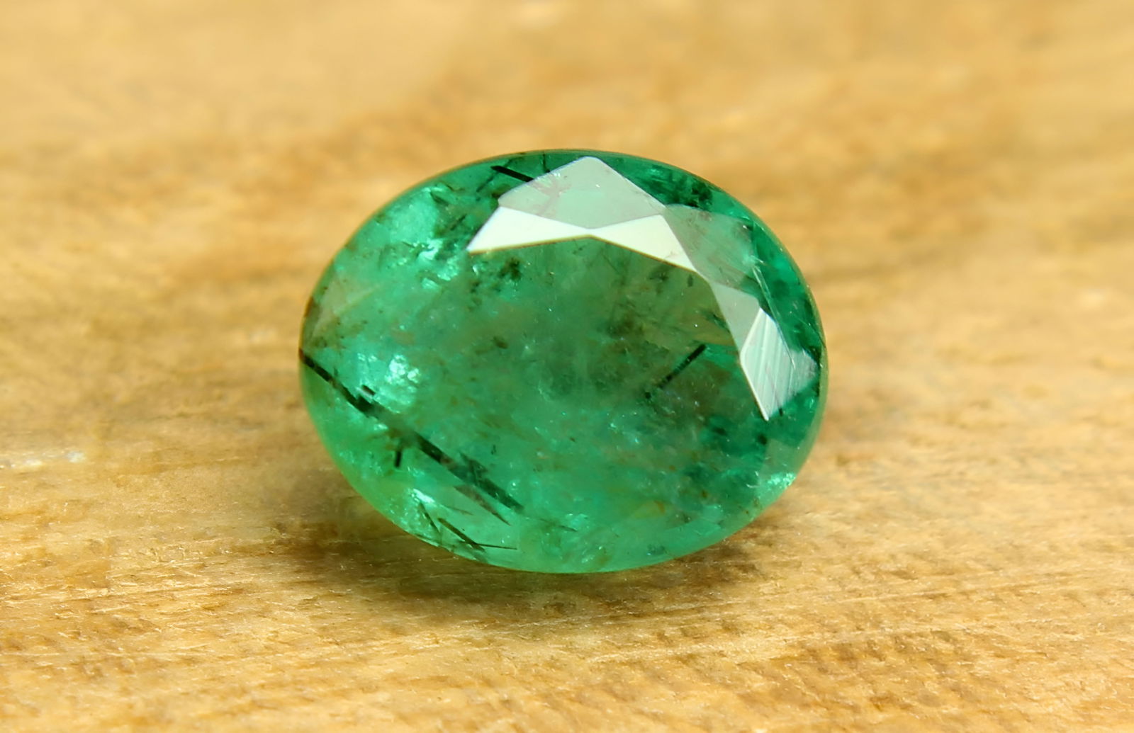 Lovely "Natural Zambia Emerald" 1.41 Cts Natural Emerald: Gemstone : Natural Emerald Origin : Zambia Weight : 1.41 carat total Dimensions : 7.48x6.01x4.64 mm, Shape / Cut : Oval Cut Color : Green Transparency : Transparent Clarity Some Natural Inclusions are