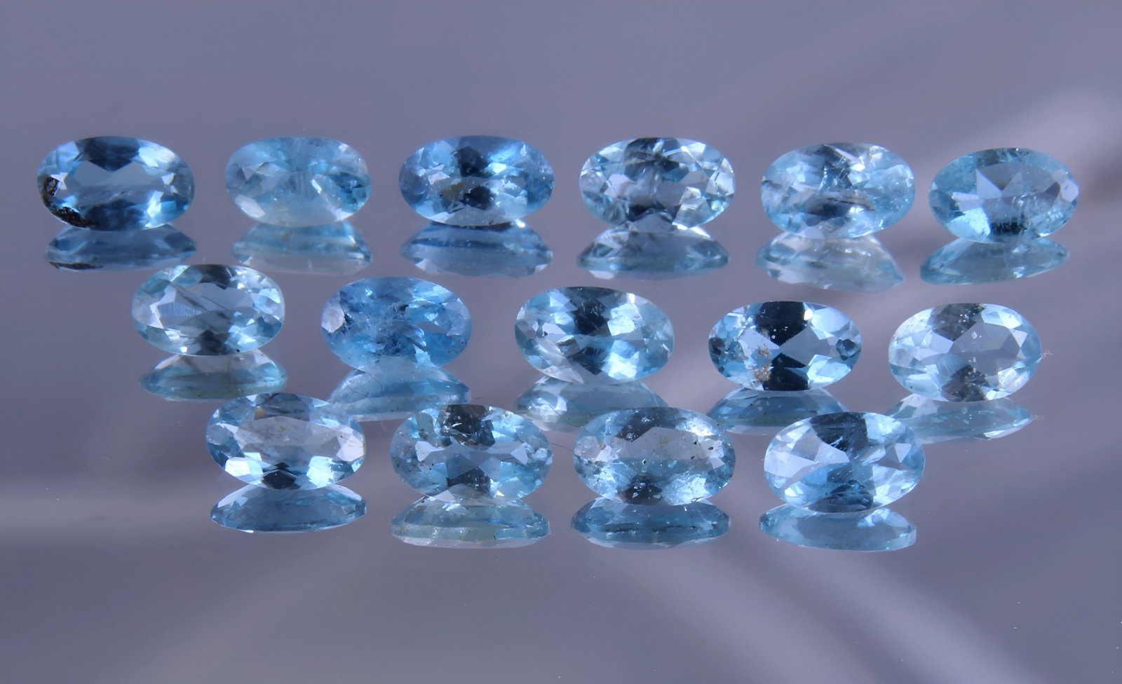 Marvelous 3.05 Cts Natural Aquamarine Set: Gemstone : Natural Aquamarine Origin : Australia Weight : 3.05 carats Dimensions : 5x3 mm, Shape / Cut : Oval, Cut Number of Stone : 15 Color : Light, Blue Treatment : No Treatment Transparency : Tran