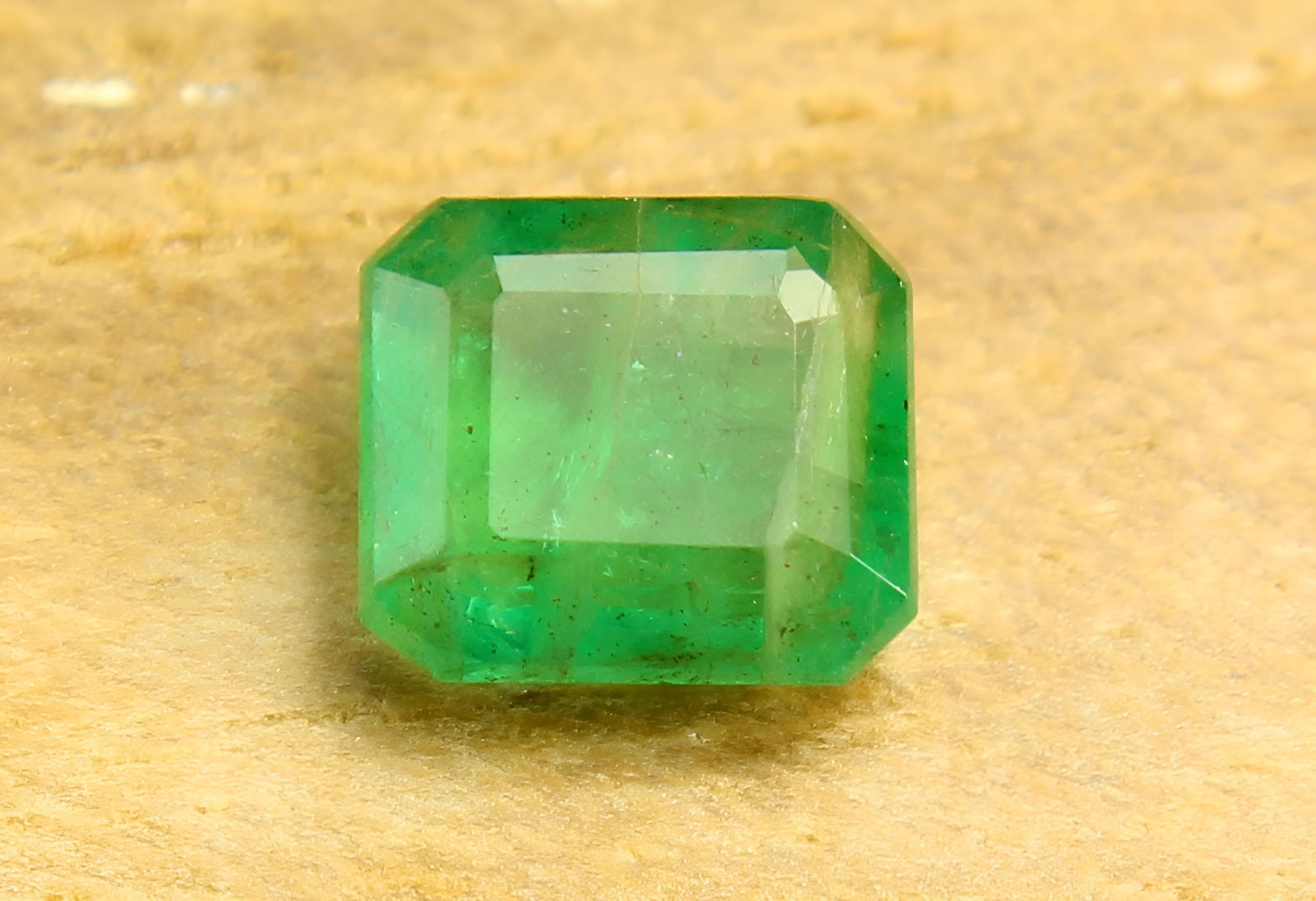 Beautiful 0.72 Cts Natural Emerald (1 of 4)