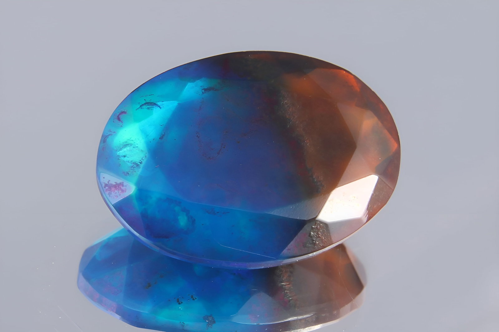 Awesome 1.35 Cts Natural Bi-Colour Ethiopan Opal: Gemstone : Natural Bi-Colour Ethiopian Opal Shape / cut : Oval Cut Weight : 1.35 Carats Dimensions: 10.65x7.79x3.88 mm Color : Blue, Pink Transparency : Transparent Treatment : Heated Origin : Ethiopi