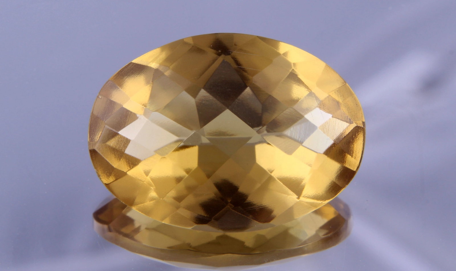 AAA 20.98 Cts Natural Lemon Quartz: Gemstone: Natural Lemon Quartz Origin: Africa Weight : 20.98 carats Dimensions: 23.25x16.75x10.34 mm Shape / Cut : Oval Cut Colour: Yellow Transparency : transparent Treatment : No Treatment nt: None 