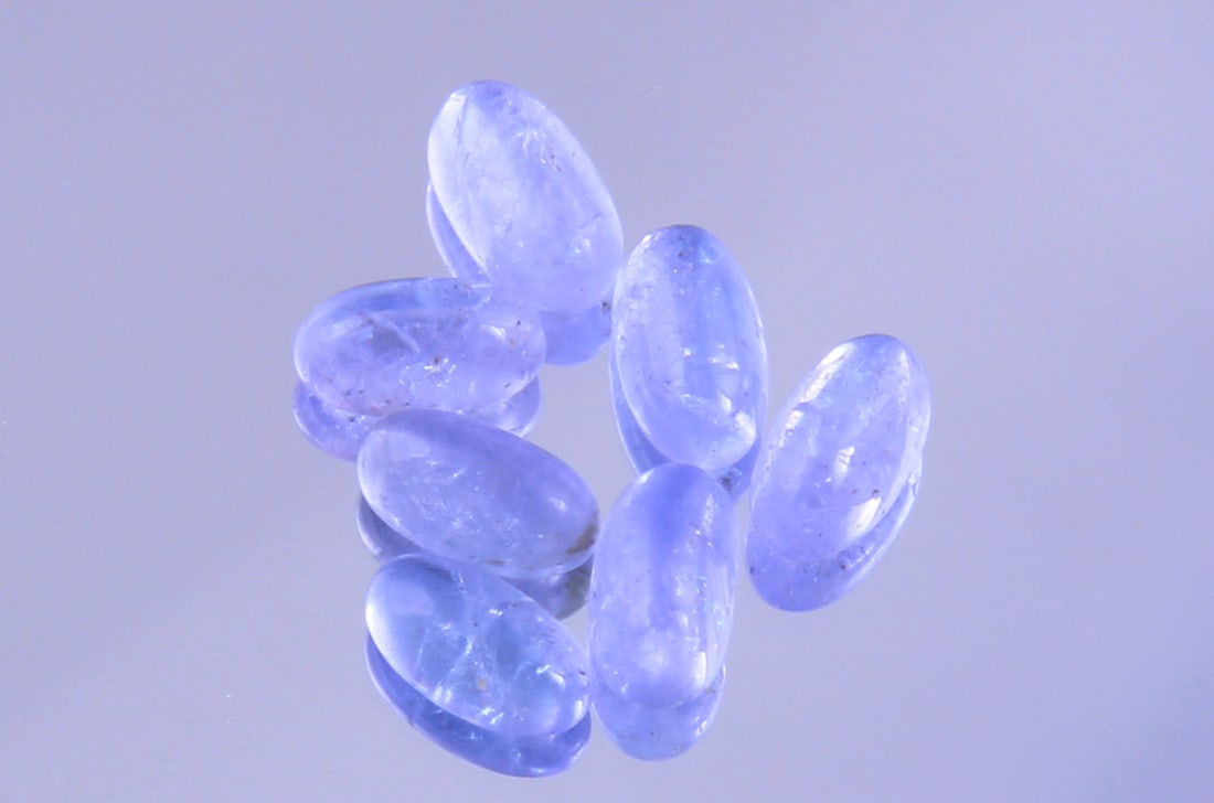 Fabulous 1.95 Cts Natural Tanzanite Lot: Gemstone : Natural Tanzanite Origin: Tanzania Weight : 1.95 carats Dimensions : 5.04x2.92x2.21 mm 4.76x2.74x2.29 mm Shape /Cut: Oval Cabochon Color : Violetish Blueish Blue Number of Stone : 7 Transpa