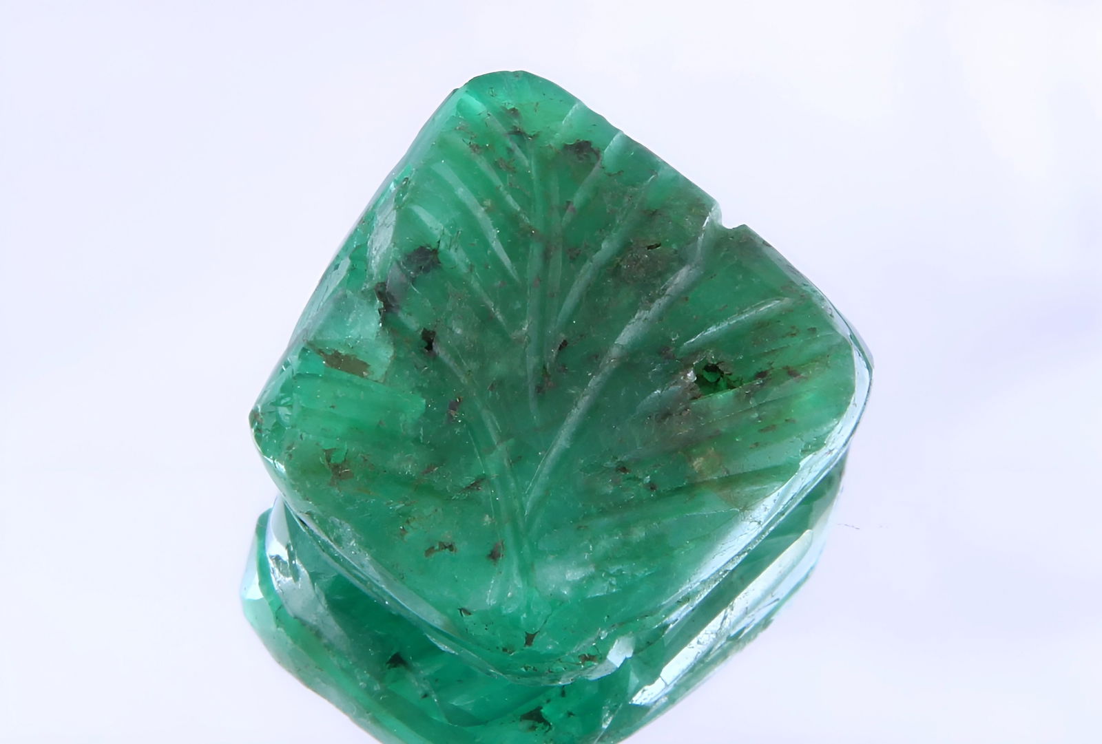 Delightful Natural Carving Zambian Emerald - 10.05 cts: Gemstone : Natural Carving Emerald Origin : Zambia Weight : 10.05 carat total Dimensions : 15.62x14.80x7.08 mm , Shape / Cut : Fancy Carving Cabochan Color : Green Transparency : Transparent Clarity S