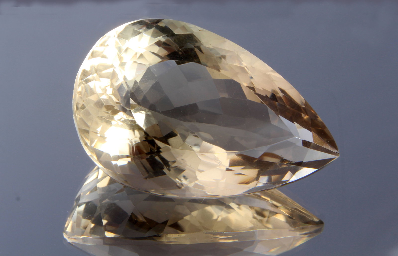 Gorgeous 57.74 cts Natural Lemon Quartz: Gemstone: Natural Lemon Quartz Origin: Africa Weight : 57.74 caratsMeasurements: 32x21 mm, Shape / Cut : Pear Cut Colour: Yellow Transparency : transparent Treatment : No Treatment nt: none Shipping-: