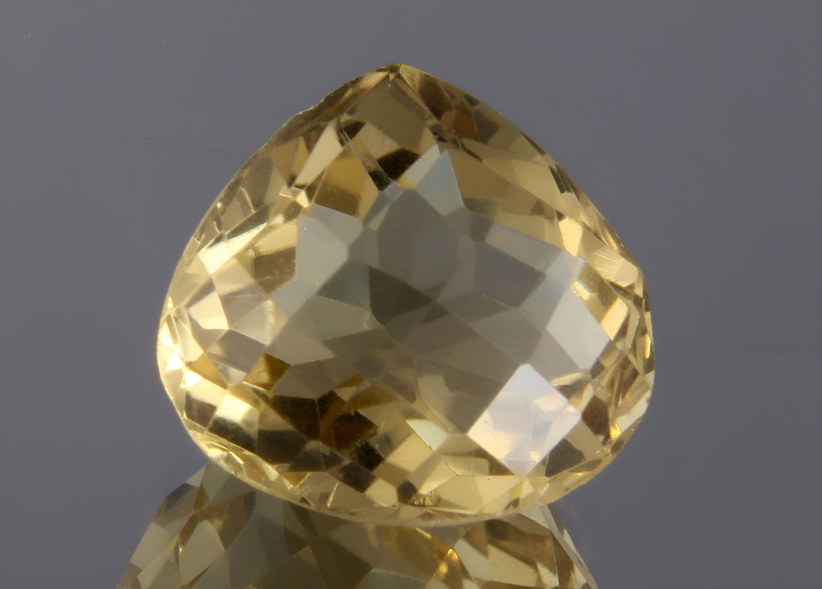 Wonderful 8.19 cts Natural Lemon Quartz: Gemstone: Natural Lemon Quartz Origin: Africa Weight : 8.19 caratsMeasurements: 13x14 mm, Shape / Cut : Pear Cut Colour: Yellow Transparency : transparent Treatment : No Treatment nt: none Shipping-: 