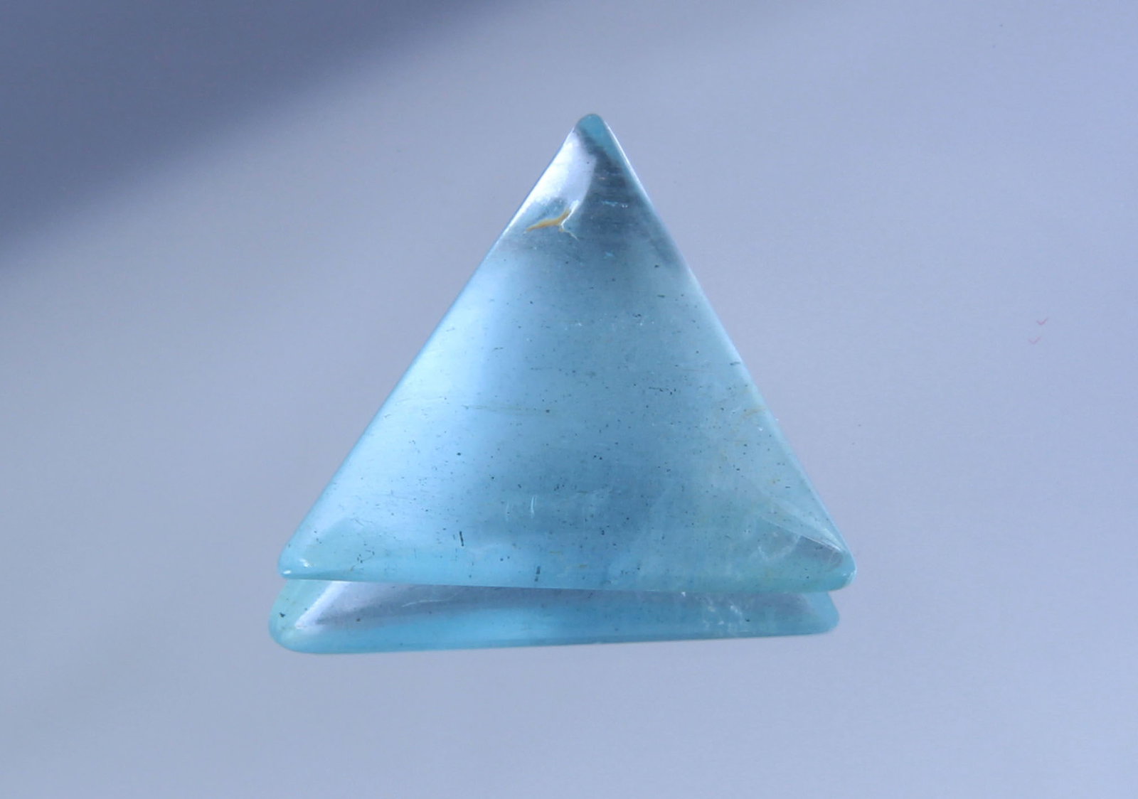 Lovely 4.14 Cts Natural Aquamarine: Gemstone : Natural Aquamarine Origin : Australia Weight : 4.14 carats Dimensions : 13x13 mm Shape : Trillion Cabochan Color : Light, Blue Treatment : No Treatment Transparency : Transparent Clarity : 