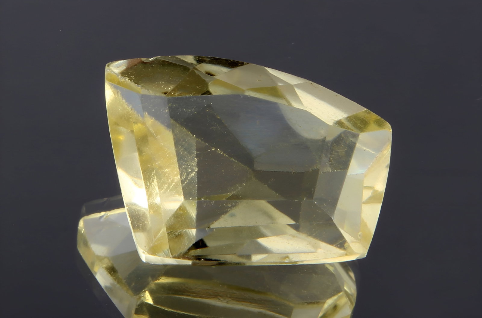 Lovely " Natural Lemon Quartz " 7.08 cts Natural Lemon Quartz: Gemstone: Natural Lemon Quartz Origin: Africa Weight : 7.08 caratsMeasurements: 14.58x11.16x6.77 mm, Shape / Cut : Fancy Cut Colour: Yellow Transparency : transparent Treatment : No Treatment nt: none