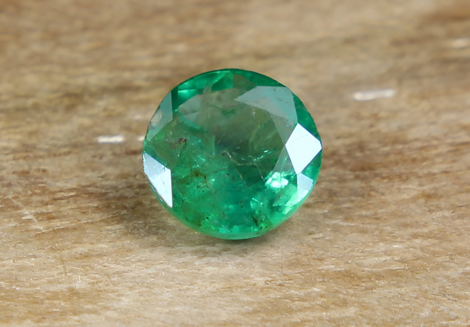 Lovely 0.60 Cts Natural Emerald: Gemstone : Natural Emerald Origin : Zambia Weight : 0.60 carat total Dimensions : 6x6 mm, Shape : Round Cut Color : Green Transparency : Transparent Clarity Some Natural Inclusions are Visible Treatme
