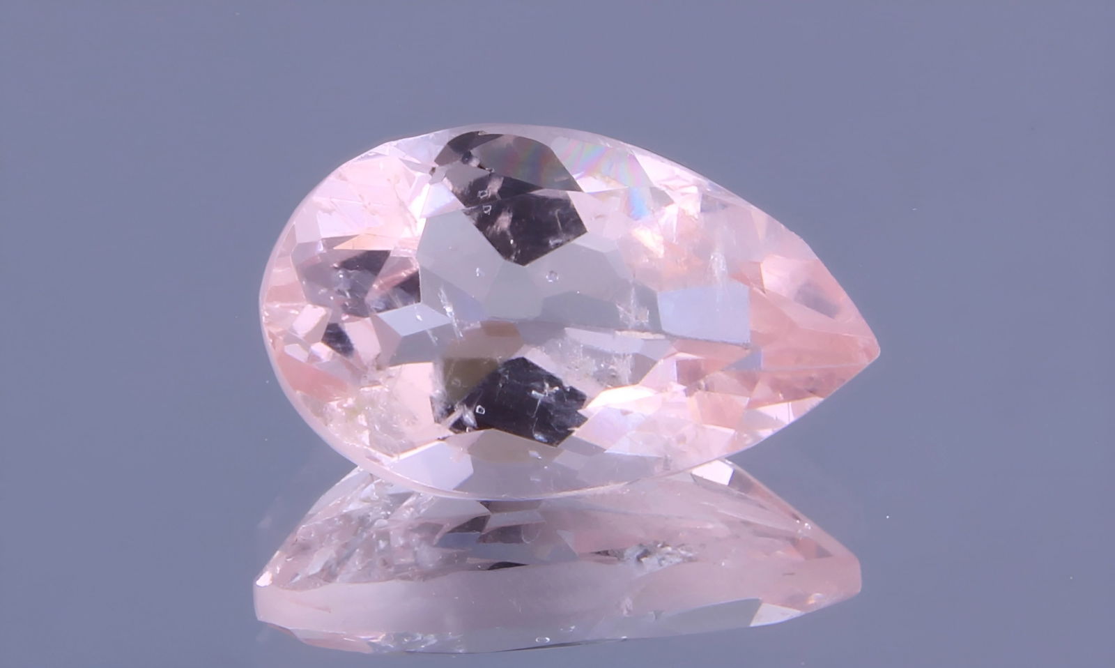 LOvely1.04 cts Natural Morganite: Gemstone : Natural Morganite Shape and Cut : Pear, Cut Weight : 1.04 caratsMeasurements : 9.15x5.55x3.67 mm Color : Peach Transparency : Transparent Treatment : No Treatment Origin : India Clarity : V