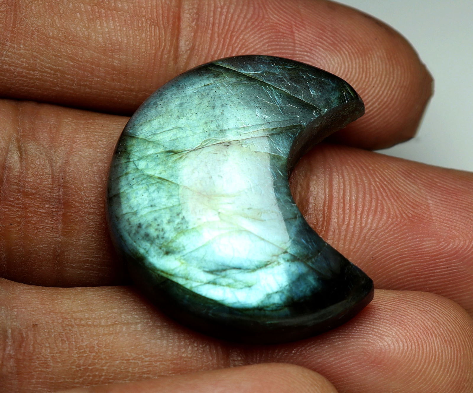 Delightful " Natural Labradorite " 44.23 Cts Natural Labradorite: Gemstone : Natural Labradorite Shape : Moon Shape Cabochan Weight : 44.23 caratsMeasurements : 28x16 mm, Color : Black Transparency : Opaque Treatment : None Origin : India Shipping-: Flat rate of $7.