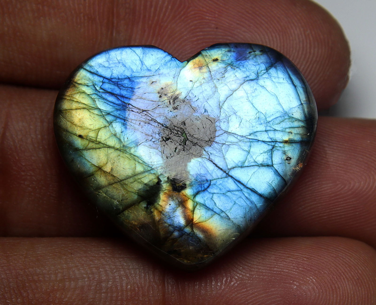 Wonderful 45.30 Cts Natural Labradorite: Gemstone : Natural Labradorite Shape : Heart Shape Cabochan Weight : 45.30 caratsMeasurements : 22x28 mm, Color : Black Transparency : Opaque Treatment : None Origin : India Shipping-: Flat rate of $7