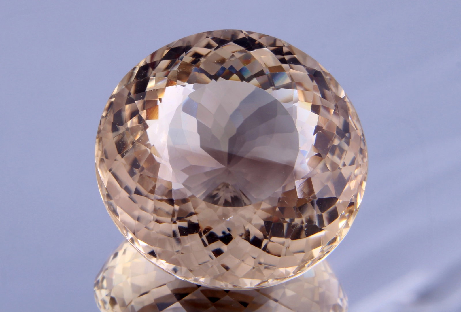 Lovely 105.92 cts Natural Lemon Quartz: Gemstone: Natural Lemon Quartz Origin: Africa Weight : 105.92 caratsMeasurements: 30x30 mm, Shape / Cut : Round Cut Colour: Yellow Transparency : transparent Treatment : No Treatment nt: none Shipping