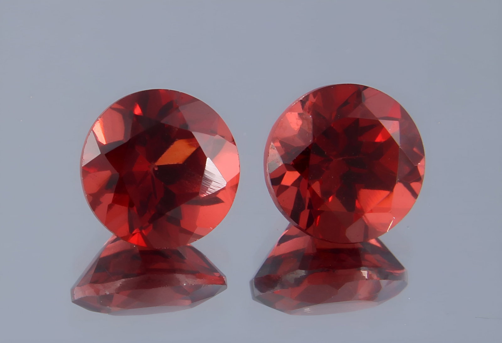 Beautiful 1.38 Cts Natural Almandine Garnet Set: Gemstone : Natural Almandine Garnet Shape and cut : Round Cut Origin : Africa Weight : 1.38 caratsMeasurements : 5x5 mm Color : Red Number of Stone : 2 Transparency: Transparent Treatment : No Treatme