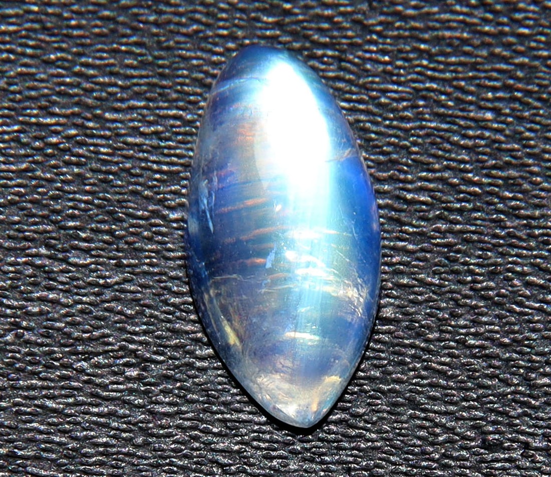 AAA Natural Rainbow Moonstone - 2.19 Cts: Gemstone : Natural Rainbow Moonstone Shape : Marquies Cabochon Weight : 2.19 caratsMeasurements : 12x6 mm (Calibirated) Color : White Transparency : Transparent Treatment : None Origin : India Clarity