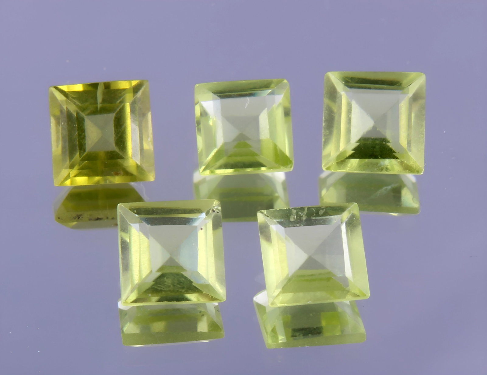 Wonderful 1.62 cts Natural Peridot Set: Gemstone : Natural Peridot Weight : 1.62 carat Shape : Square Cut Dimensions : 4x4 mm Color : Green Number of Stone : 5 Origin : India Treatment : No Treatment Transparency : Transparent" Shipping-: F