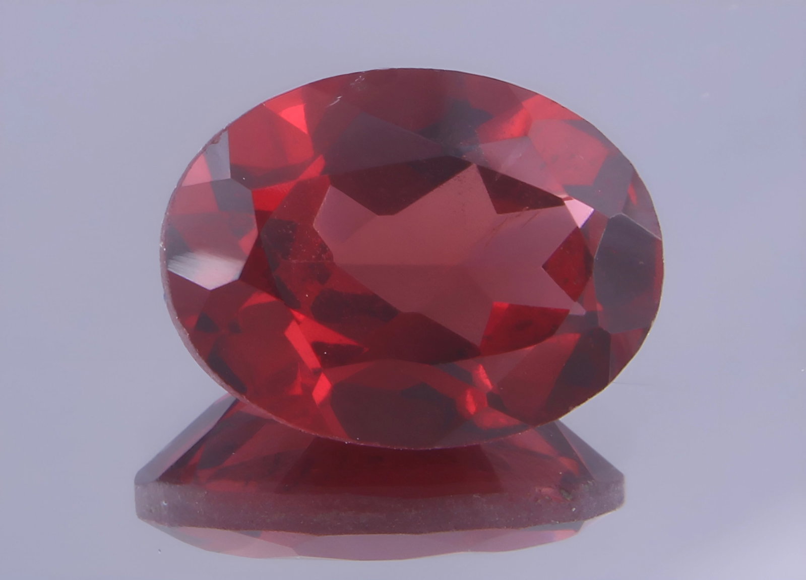 Lovely " 1.53 Cts Natural Pyrope Almandine Garnet: Gemstone : Natural Almandine Garnet Shape and cut : Oval Cut Origin : Africa Weight : 1.53 caratsMeasurements : 8x6 mm Color : Red Transparency: Transparent Treatment : No Treatment Clarity : VVS Ship
