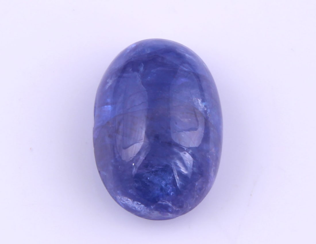 Stunning " Natural Tanzanite " 3.62 Cts Natural Tanzanite: Gemstone : Natural Tanzanite Origin: Tanzania Weight : 3.62 carats Dimensions : 11.08x7.60x5.02 mm Shape /Cut: Oval Cabochan Color : Violet Transparency : transparent Treatment : none Shipping-: Flat 