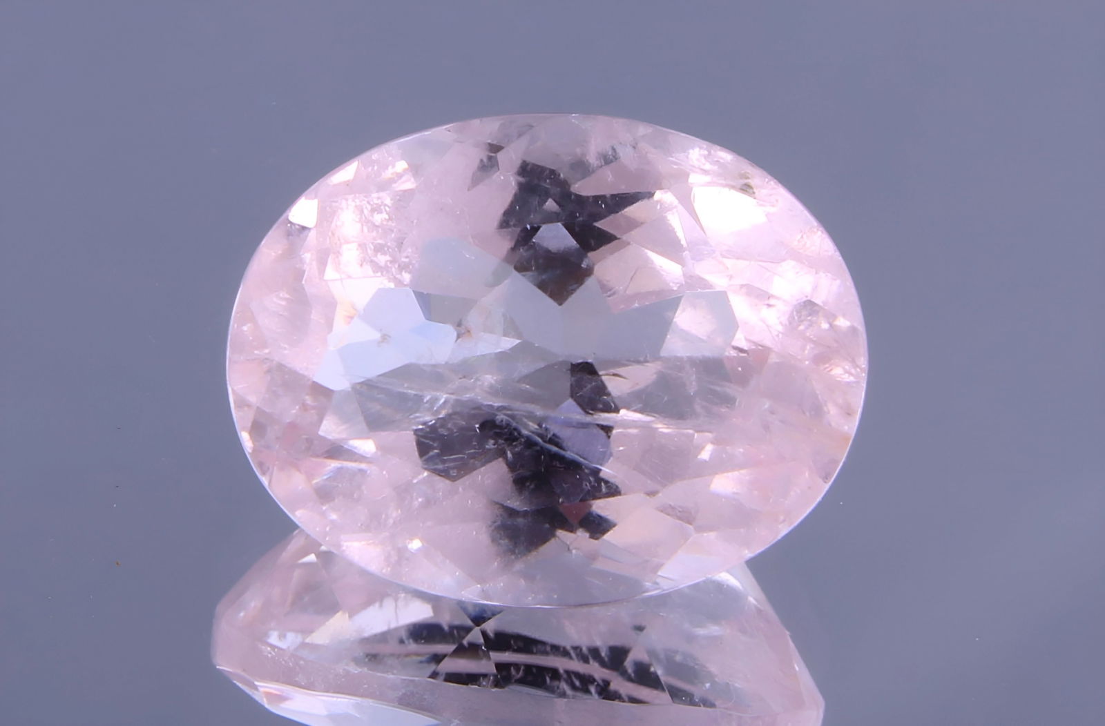 Lovely 1.82 Cts Natural Morganite: Gemstone : Natural Morganite Shape and Cut : Oval Cut Weight : 1.82 caratsMeasurements : 9x7 mm, Color : Peach Transparency : Transparent Treatment : No Treatment Origin : India Clarity : VVS Shipping