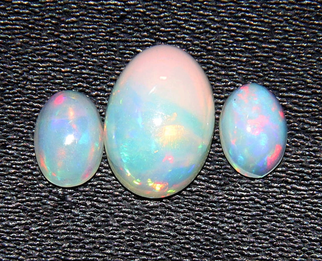 Gorgeous 1.73 Cts Natural Opal Set (1 of 3)