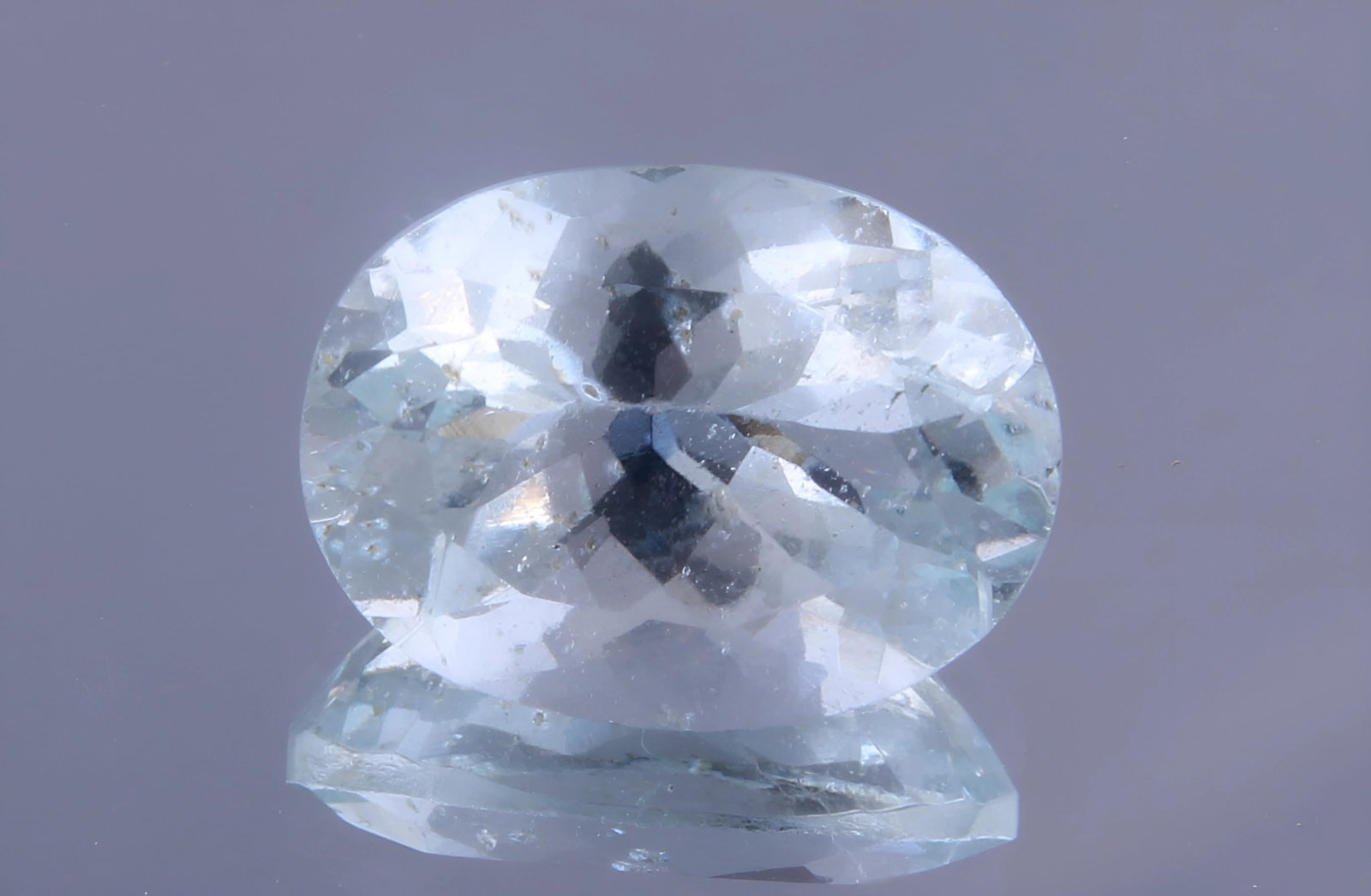 AAA 1.68 Cts Natural Aquamarine: Gemstone : Natural Aquamarine Origin : Australia Weight : 1.68 carats Dimensions : 9.02x6.73x4.78 mm, Shape : Oval Cut Color : Blue Treatment : No Treatment Transparency : Transparent Clarity : No vis