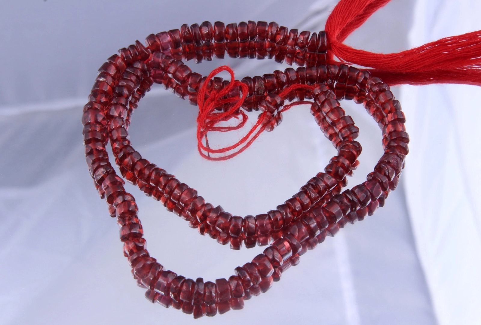 Lovely " 81.18 Cts Natural Pyrope Almandine Garnet: Gemstone : Natural Almandine Garnet Shape and cut : Beads Cabochan Origin : Africa Weight : 81.18 caratsMeasurements : 5x5 mm Color : Red Transparency: Transparent Treatment : No Treatment Clarity : V