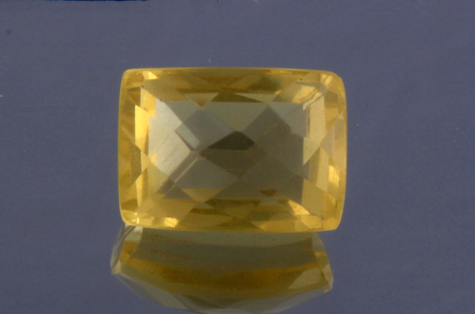Gorgeous 10.38 Cts Natural Lemon Quartz: Gemstone: Natural Lemon Quartz Origin: Africa Weight : 10.38 caratsMeasurements: 14.31x10.27x9.21 mm, Shape / Cut : Rectengular Cut Colour: Yellow Transparency : transparent Treatment : No Treatment n