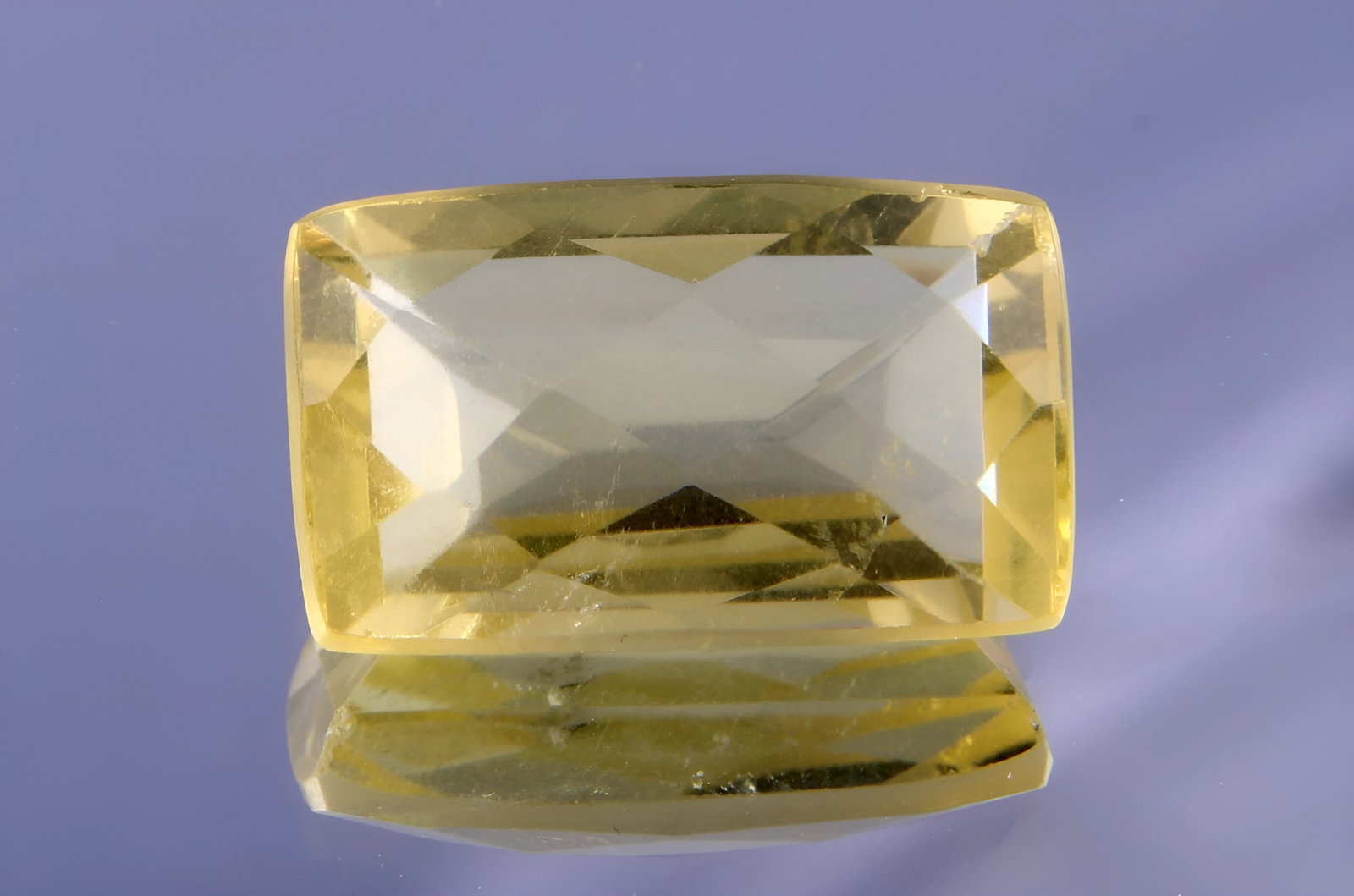 5.40 cts Natural Lemon Quartz: Gemstone: Natural Lemon Quartz Origin: Africa Weight : 5.40 carats Measurements: 13.81x8.39x6.12 mm, Shape / Cut : Rectengular Cut Colour: Yellow Transparency: transparent Treatment : No Treatmentnt: 