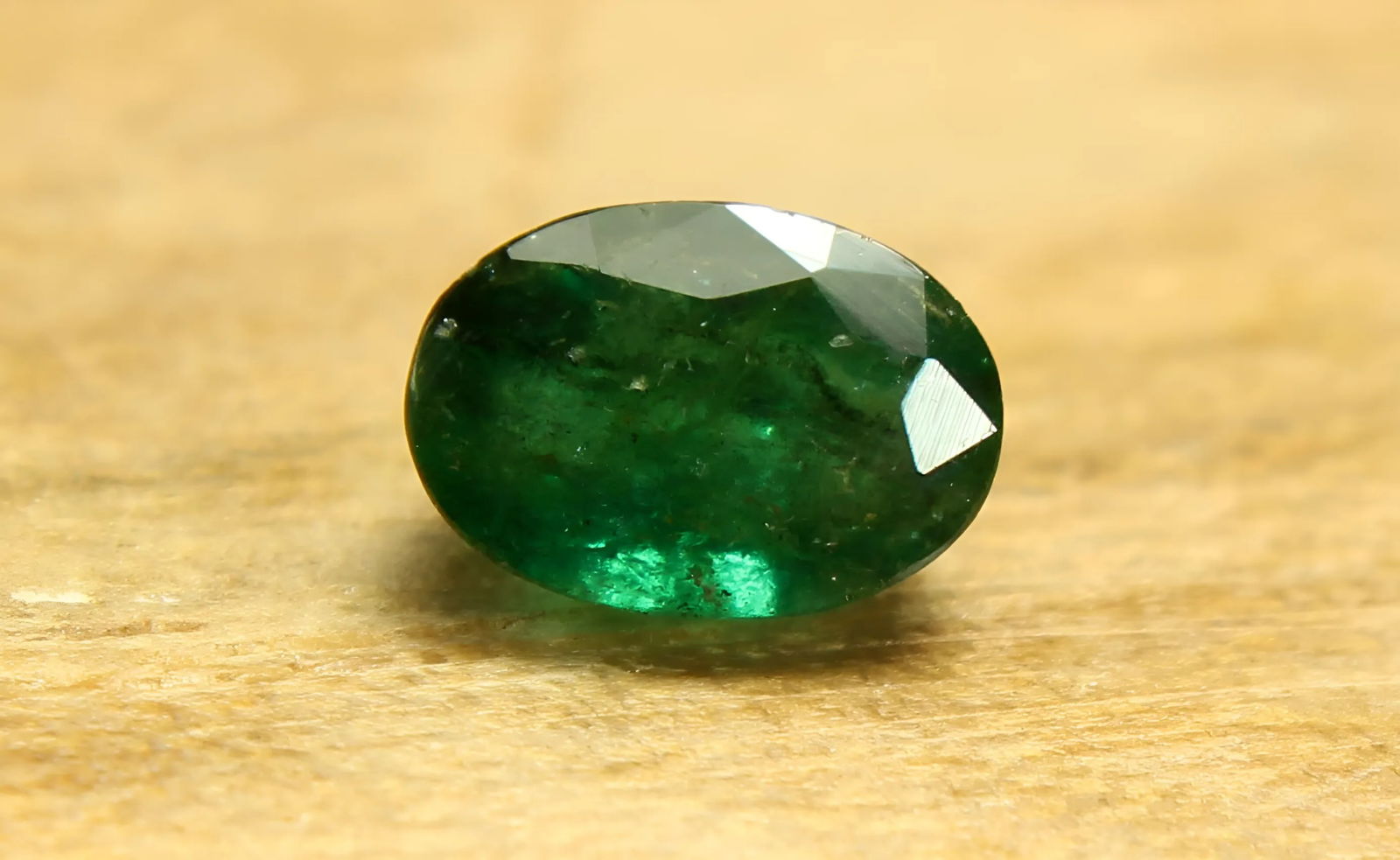 Lovely "Natural Zambia Emerald" 0.96 Cts Natural Emerald: Gemstone : Natural Emerald Origin : Zambia Weight : 0.96 carat total Dimensions : 7x5 mm , Shape / Cut : Oval Cut Color : Green Transparency : Transparent Clarity Some Natural Inclusions are Visible T