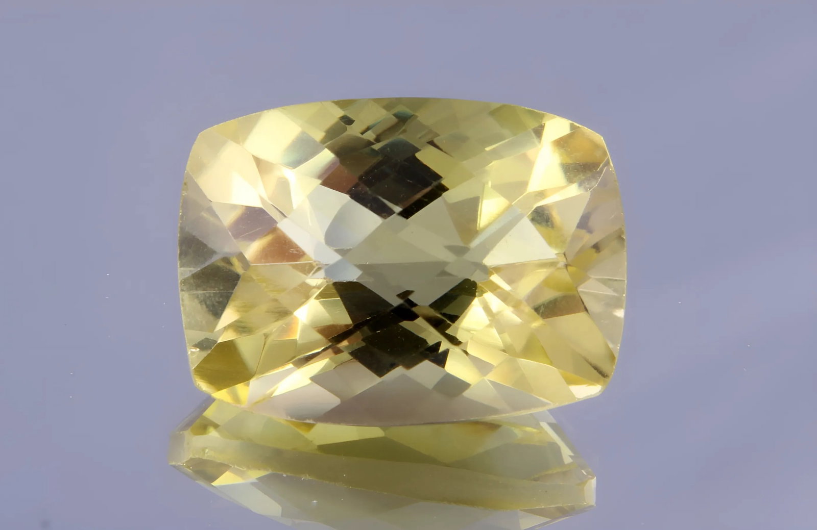 Delightful " Natural Lemon Quartz " 10.08 cts Natural Lemon Quartz: Gemstone: Natural Lemon Quartz Origin: Africa Weight : 10.08 carats Dimensions: 16x12 mm, Shape / Cut : Rectengular Cushion Cut Colour: Yellow Transparency : transparent Treatment : No Treatment nt: n