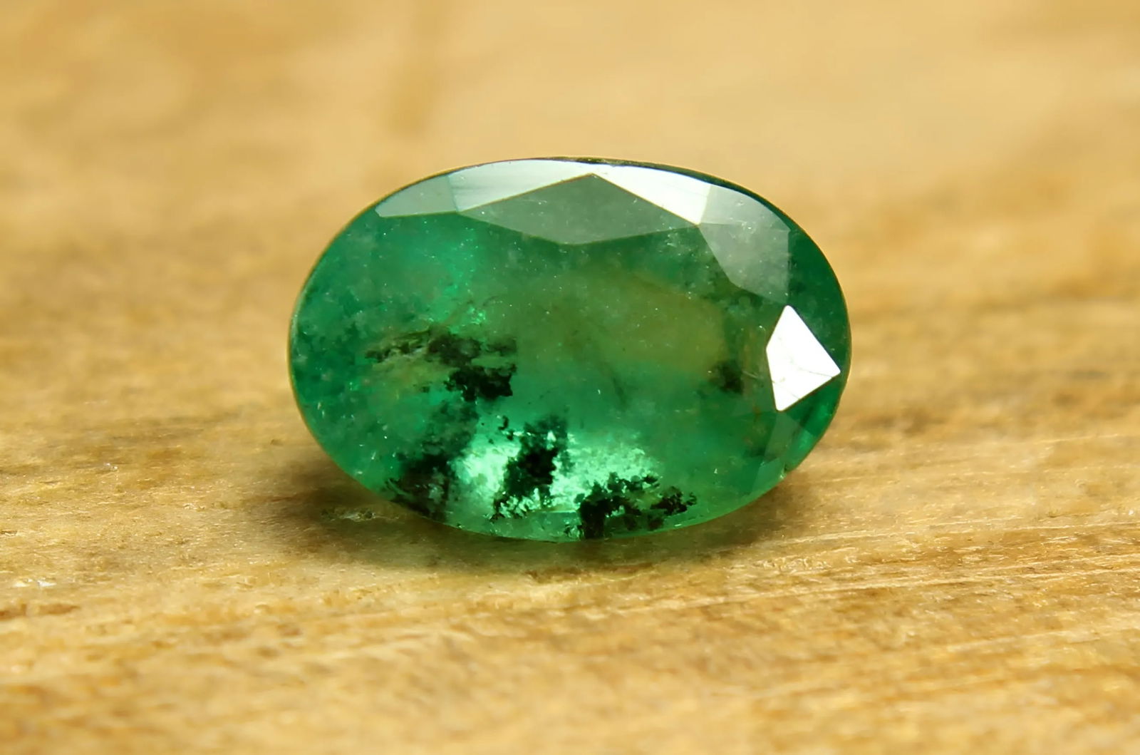 Lovely "Natural Zambia Emerald"  0.82 Cts Natural Emerald (1 of 6)