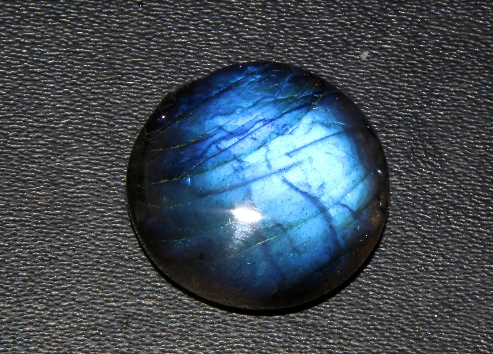 Delightful " Natural Labradorite " 11.95 Cts Natural Labradorite: Gemstone : Natural Labradorite Shape : Round Shape Cabochan Weight : 11.95 carats Measurements : 16x16 mm, Color : Black Transparency : Opaque Treatment : None Origin : India Shipping-: Flat rate of $