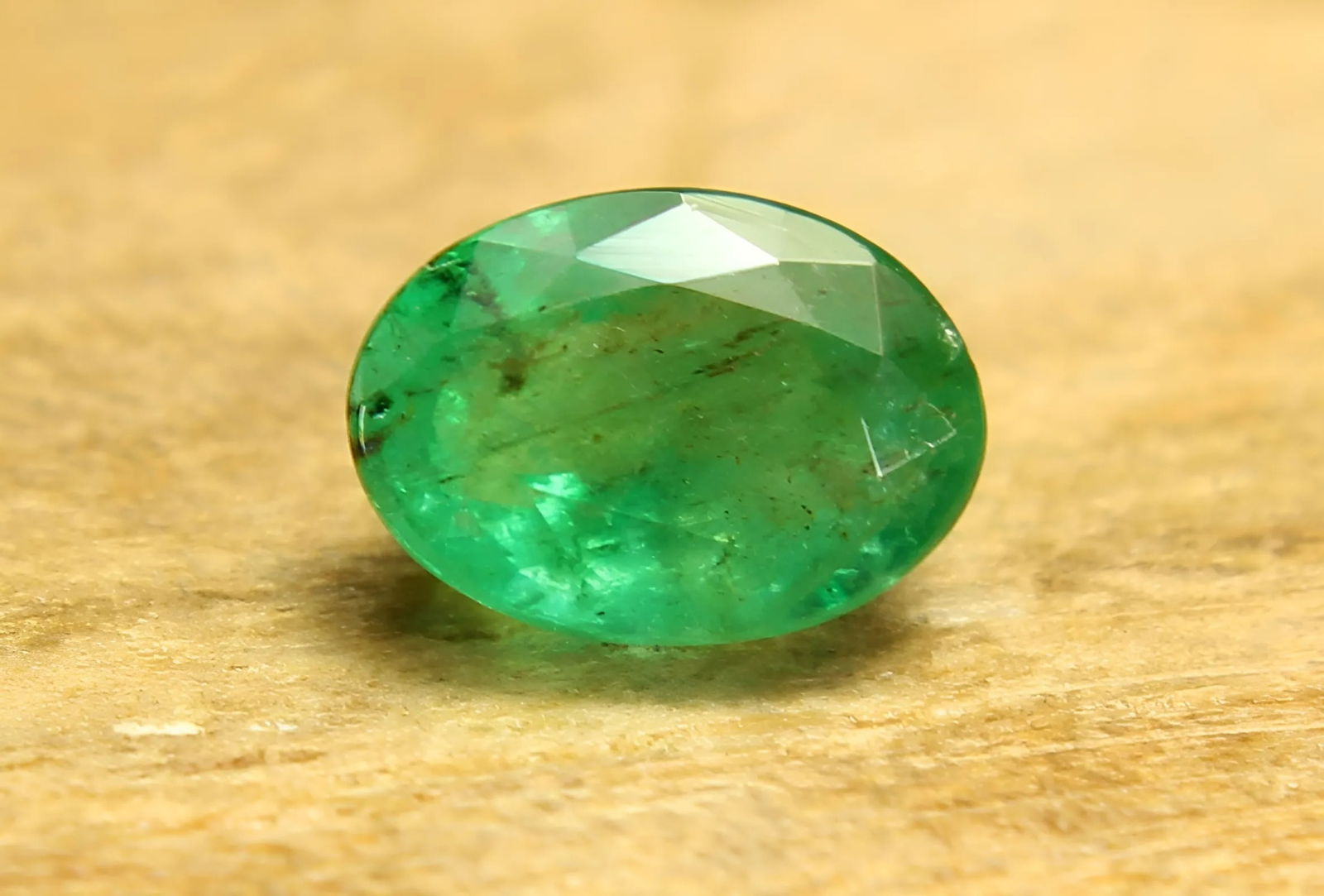 Lovely "Natural Zambia Emerald" 0.85 Cts Natural Emerald: Gemstone : Natural Emerald Origin : Zambia Weight : 0.85 carat total Dimensions : 7x5 mm , Shape / Cut : Oval Cut Color : Green Transparency : Transparent Clarity Some Natural Inclusions are Visible T