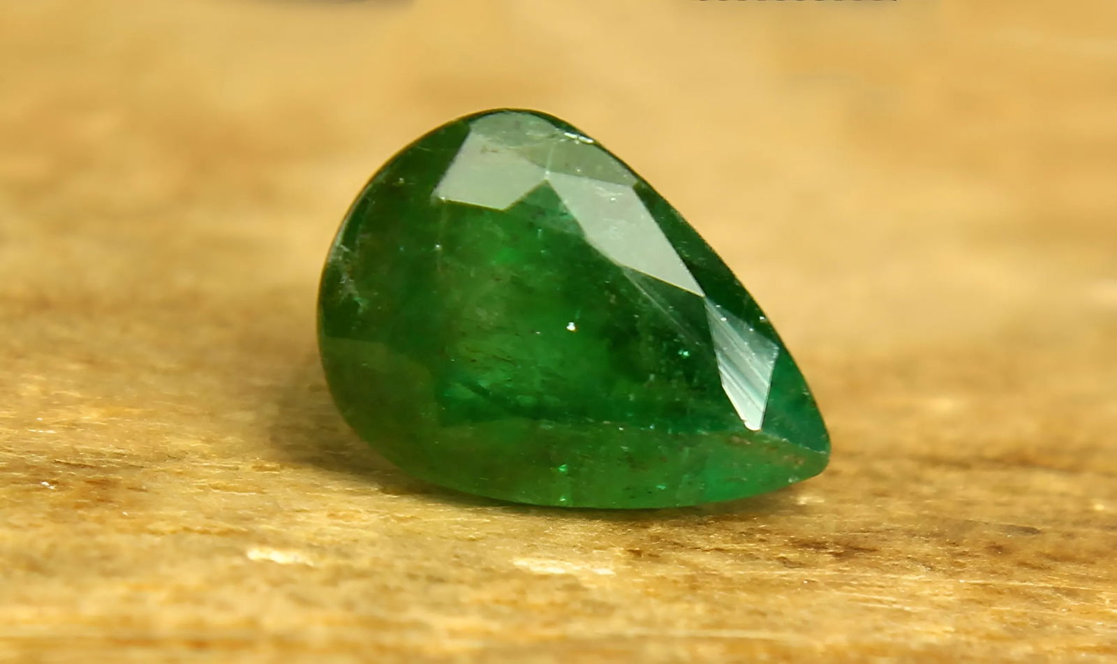 Lovely "Natural Zambia Emerald"  0.80 Cts Natural Emerald (1 of 5)