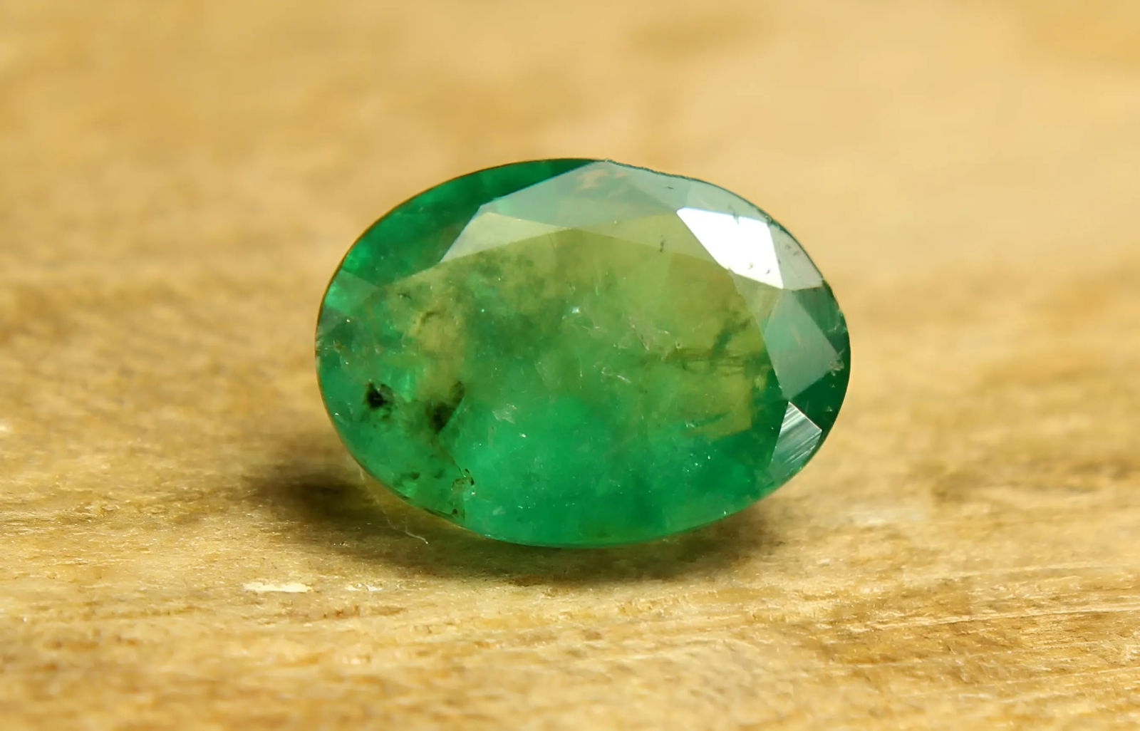 Lovely "Natural Zambia Emerald" 0.94 Cts Natural Emerald: Gemstone : Natural Emerald Origin : Zambia Weight : 0.94 carat total Dimensions : 8x6 mm , Shape / Cut : Oval Cut Color : Green Transparency : Transparent Clarity Some Natural Inclusions are Visible T