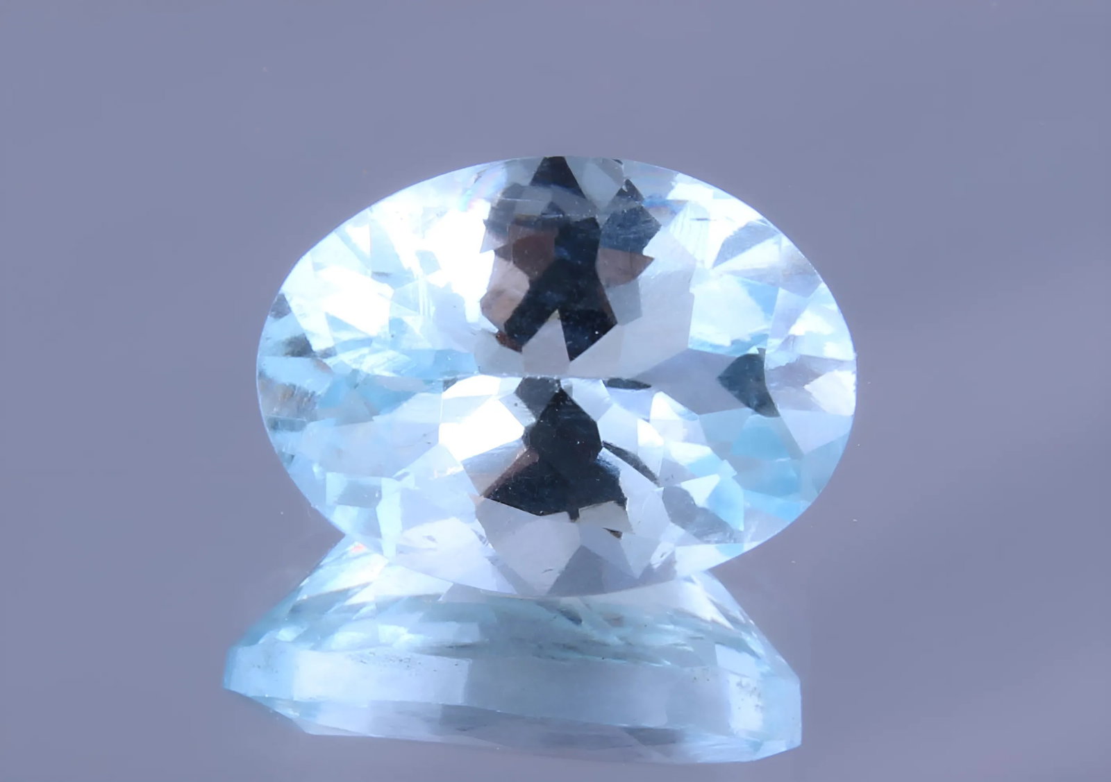 Fabulous 1.10 Cts Natural Aquamarine: Gemstone : Natural Aquamarine Origin : Africa Weight : 1.10 carats Dimensions : 8x6 mm, Shape : Oval Cut Color : Light Blue Treatment : No Treatment Transparency : Transparent Clarity : No visible inc