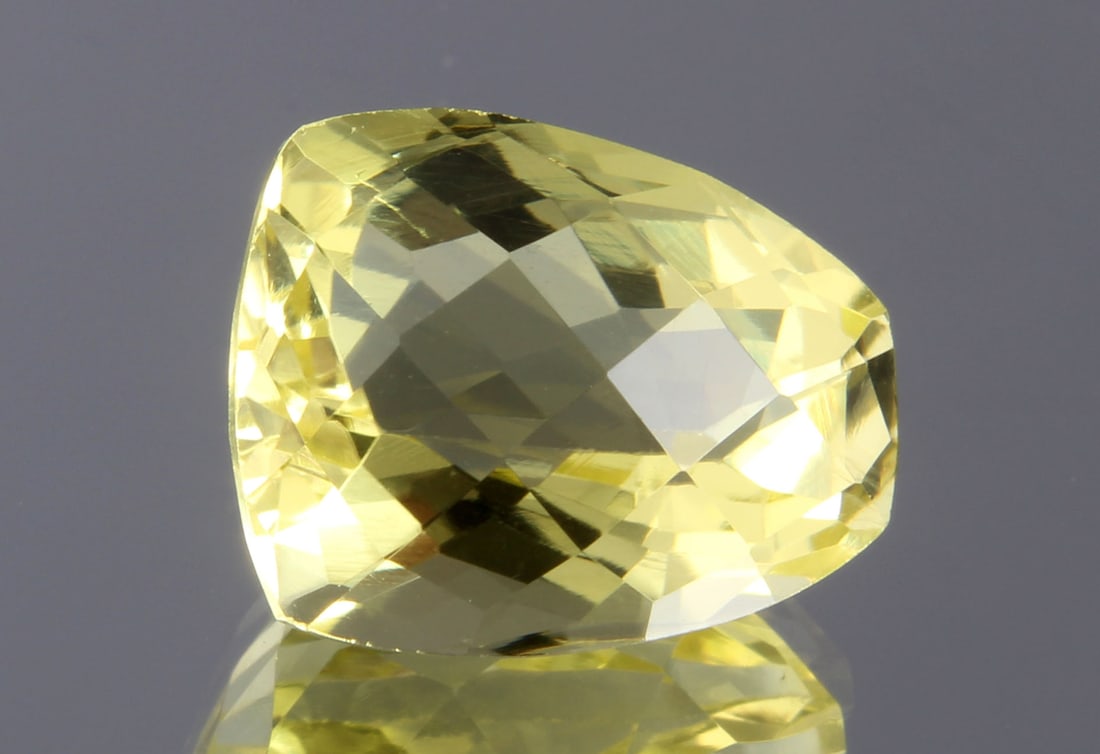 Wonderful 4.78 cts Natural Lemon Quartz: Gemstone: Natural Lemon Quartz Origin: Africa Weight : 4.78 carats Measurements: 11.84x9.48x7.33 mm, Shape / Cut : Fancy Cut Colour: Yellow Transparency: transparent Treatment : No Treatmentnt: none S