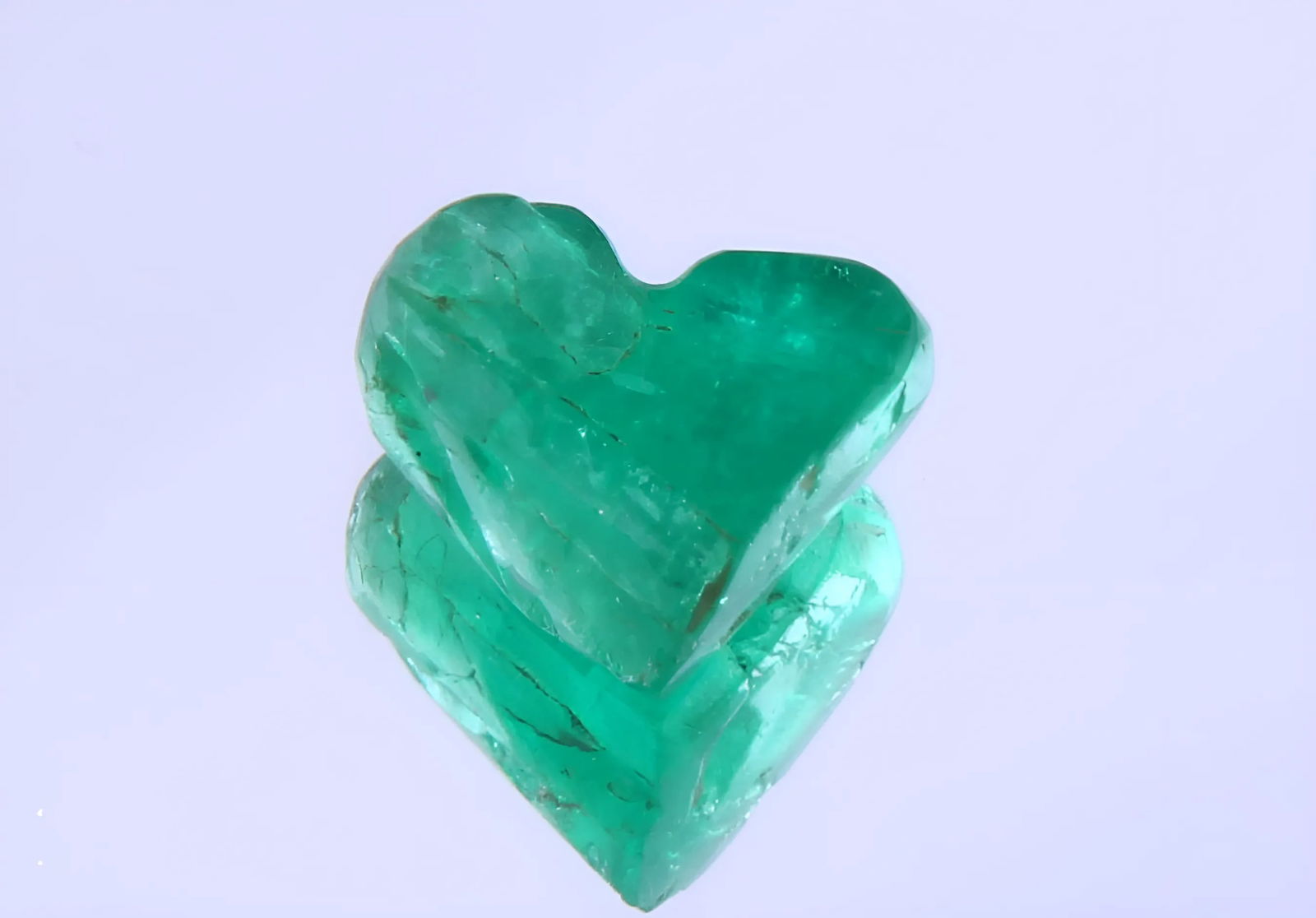 Wonderful "Natural Zambia Emerald" 0.93 Cts Natural Emerald: Gemstone : Natural Emerald Origin : Zambia Weight : 0.93 carat total Dimensions : 5.72x6.49x4.03 mm , Shape / Cut : Heart Shape Cut Color : Green Transparency : Transparent Clarity Some Natural Inclus